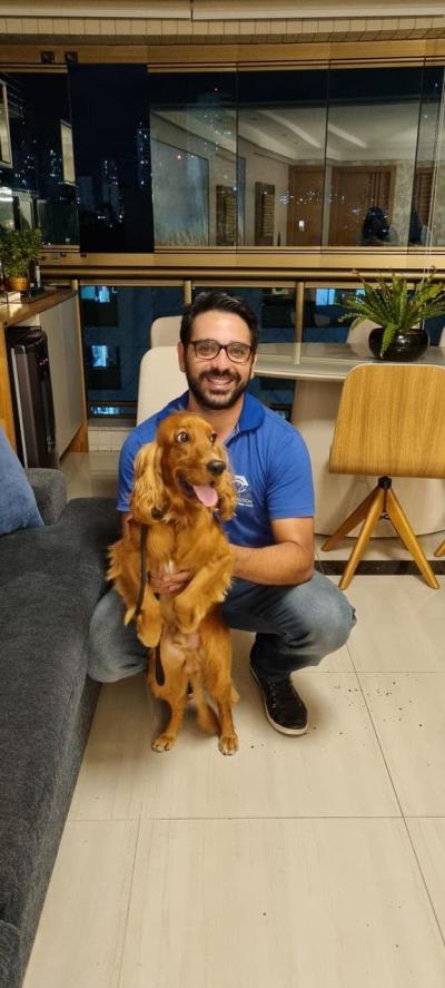 Momentos da foto com Jimmy um dos nossos amigos de quatro patas. Cada cão tem uma personalidade única, e aqui trabalhamos com carinho e respeito, sempre priorizando o bem-estar emocional deles